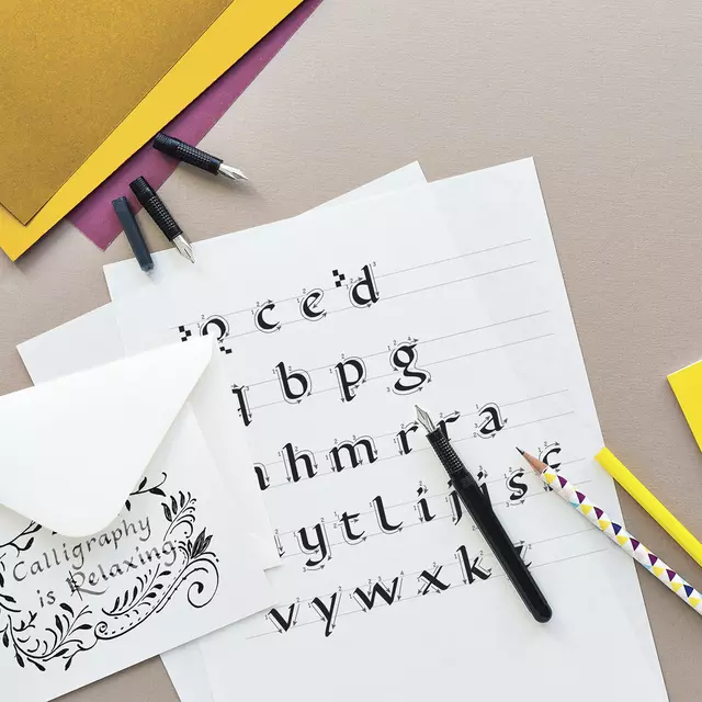 Een Kalligrafiepen Manuscript MC1235 beginners 3-delig koop je bij L&N Partners voor Partners B.V.