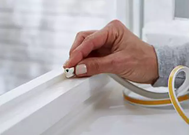 Een Tochtstrip Tesamoll® P-profiel rubber 6mx9mm wit koop je bij KantoorProfi België BV
