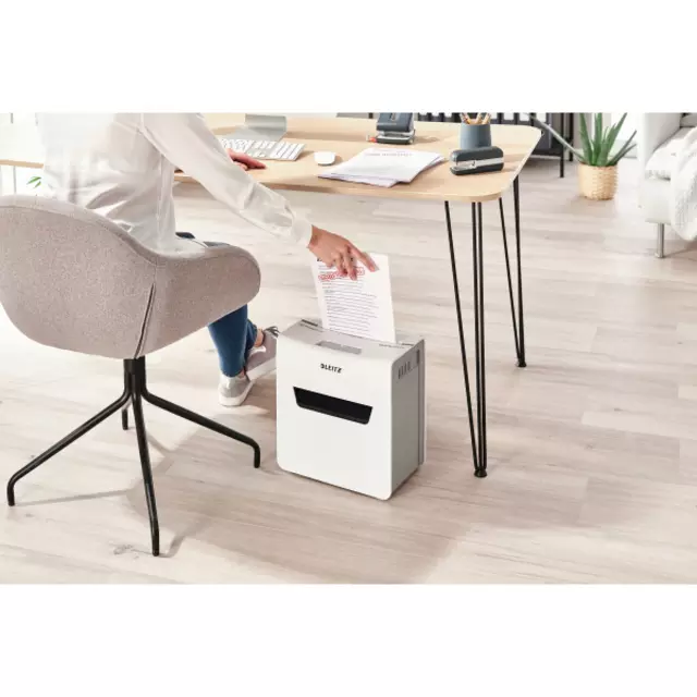 Buy your Paper shredder Leitz IQ Protect Premium 6X P4 shreds at QuickOffice BV