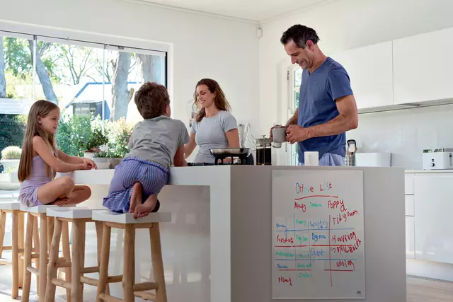 Een Whiteboard Nobo desktop transparant acryl 600x450mm koop je bij Van Leeuwen Boeken- en kantoorartikelen