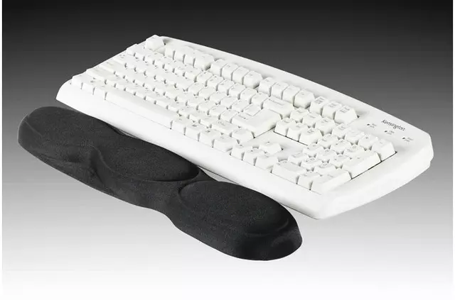 Een Polssteun Kensington toetsenbord Foam zwart koop je bij Totaal Kantoor Goeree