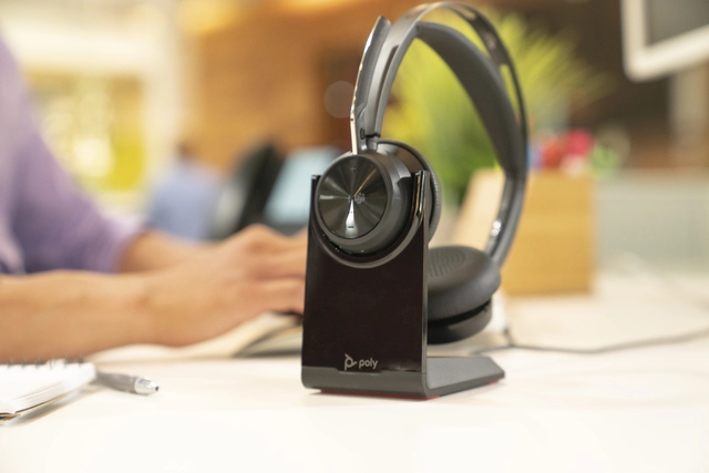 Een Headset HP POLY Voyager Focus 2 USB-C koop je bij Buro De Peuter