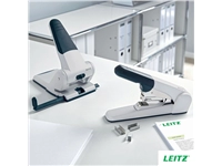 Een Nietmachine Leitz Heavy Duty Flat Clinch 60 vel zilver koop je bij Unimark Office B.V.