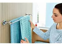 Een Handdoekhouder tesa® Smooz dubbel hoogglans verchroomd metaal zelfklevend koop je bij Van Leeuwen Boeken- en kantoorartikelen