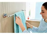 Een Handdoekhouder tesa® Smooz enkel hoogglans verchroomd metaal zelfklevend koop je bij Van Leeuwen Boeken- en kantoorartikelen