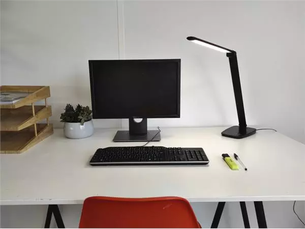 Een Bureaulamp Unilux Twistled led zwart koop je bij NiceSupplies.nl