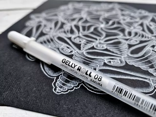 Een Gelschrijver Sakura Gelly Roll 08 medium 0.4mm set à 3 stuks wit koop je bij KantoorProfi België BV