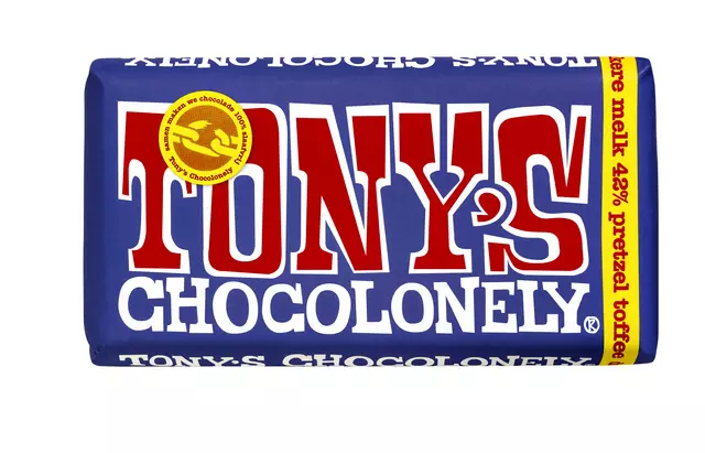 Een Chocolade Tony's Chocolonely donker melk pretzel toffee reep 180gr koop je bij Van Leeuwen Boeken- en kantoorartikelen