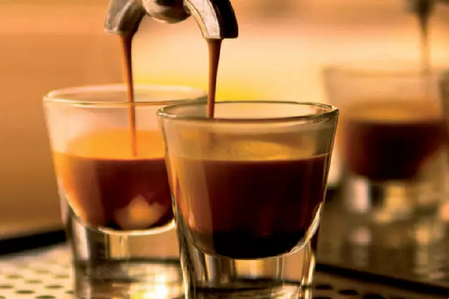 Een Koffie Douwe Egberts espresso bonen medium roast 1kg koop je bij Van Hoye Kantoor BV