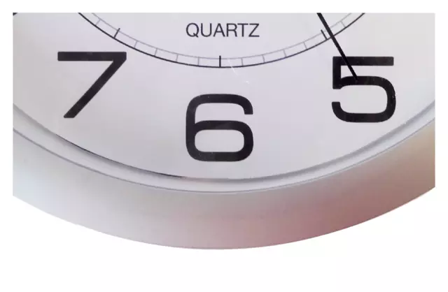 Een Horloge murale Unilux Attraction Ø22cm gris clair/blanc koop je bij QuickOffice BV