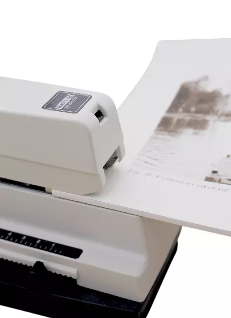 Een Nietmachine Rapid Classic contactloos elektrisch 90EC 30 vel wit koop je bij Van Leeuwen Boeken- en kantoorartikelen