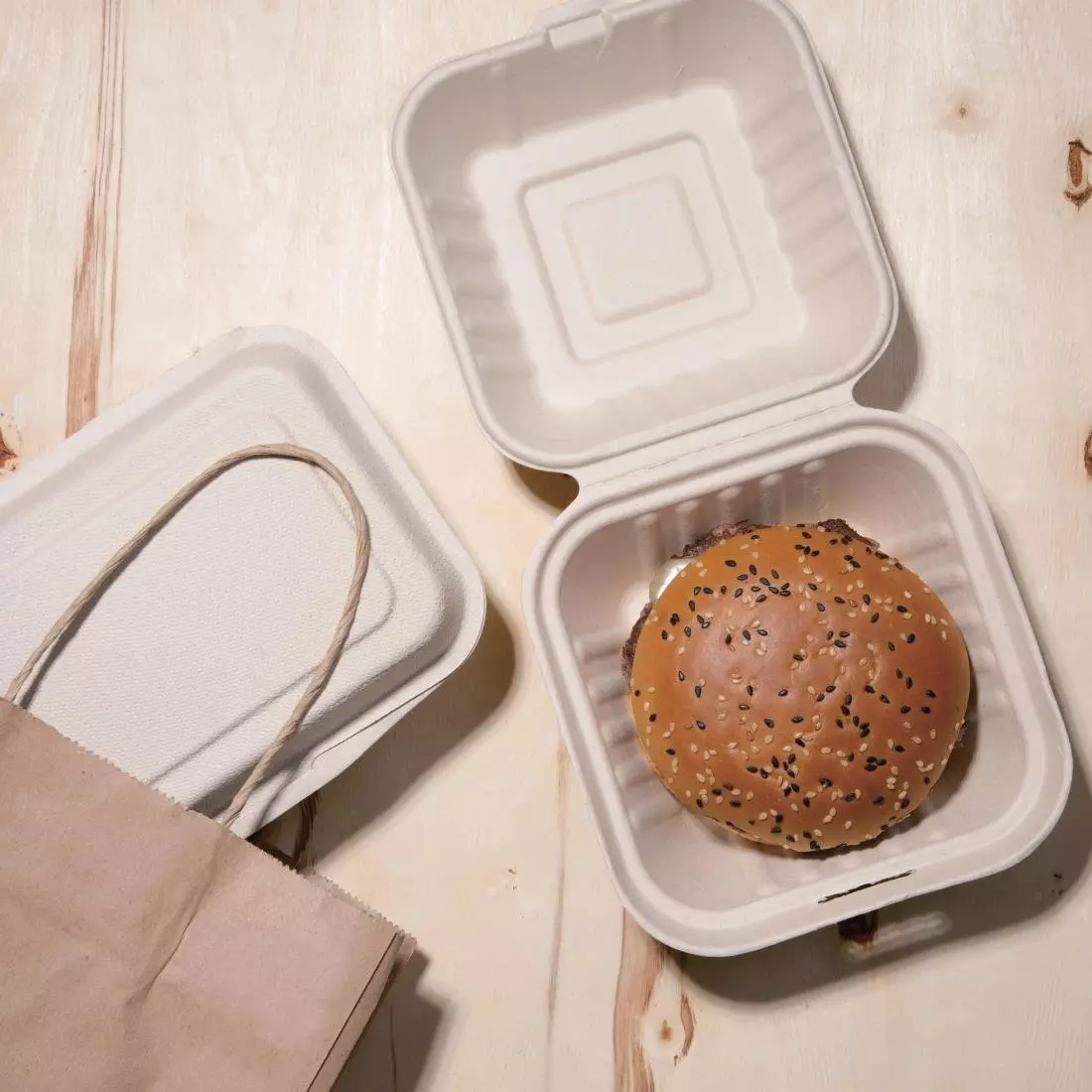 Een Fiesta Compostable composteerbare bagasse hamburgerdoosjes 152mm (500 stuks) koop je bij ShopXPress