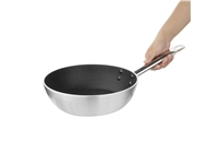 Een Vogue Teflon Platinum Plus anti-aanbak inductie sauteuse 24cm koop je bij Supplierz BV