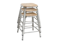 Vous pouvez acheter un Tabouret bas en acier galvanisé avec assise en bois Bolero Cantina (lot de 4) chez Supplierz BV