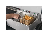 Vous pouvez acheter un Friteuse double Buffalo - 2x5L 2x2,8kW chez Supplierz BV