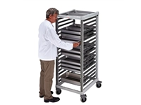 Een Cambro GN 2/1 trolley 18 etages voor 36x 1/1 GN bakken koop je bij Supplierz BV