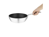 Een Vogue anti-aanbak aluminium conische sauteuse 24cm koop je bij Supplierz BV