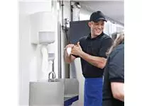 Een Tork centrefeed handdoekroldispenser koop je bij ShopXPress