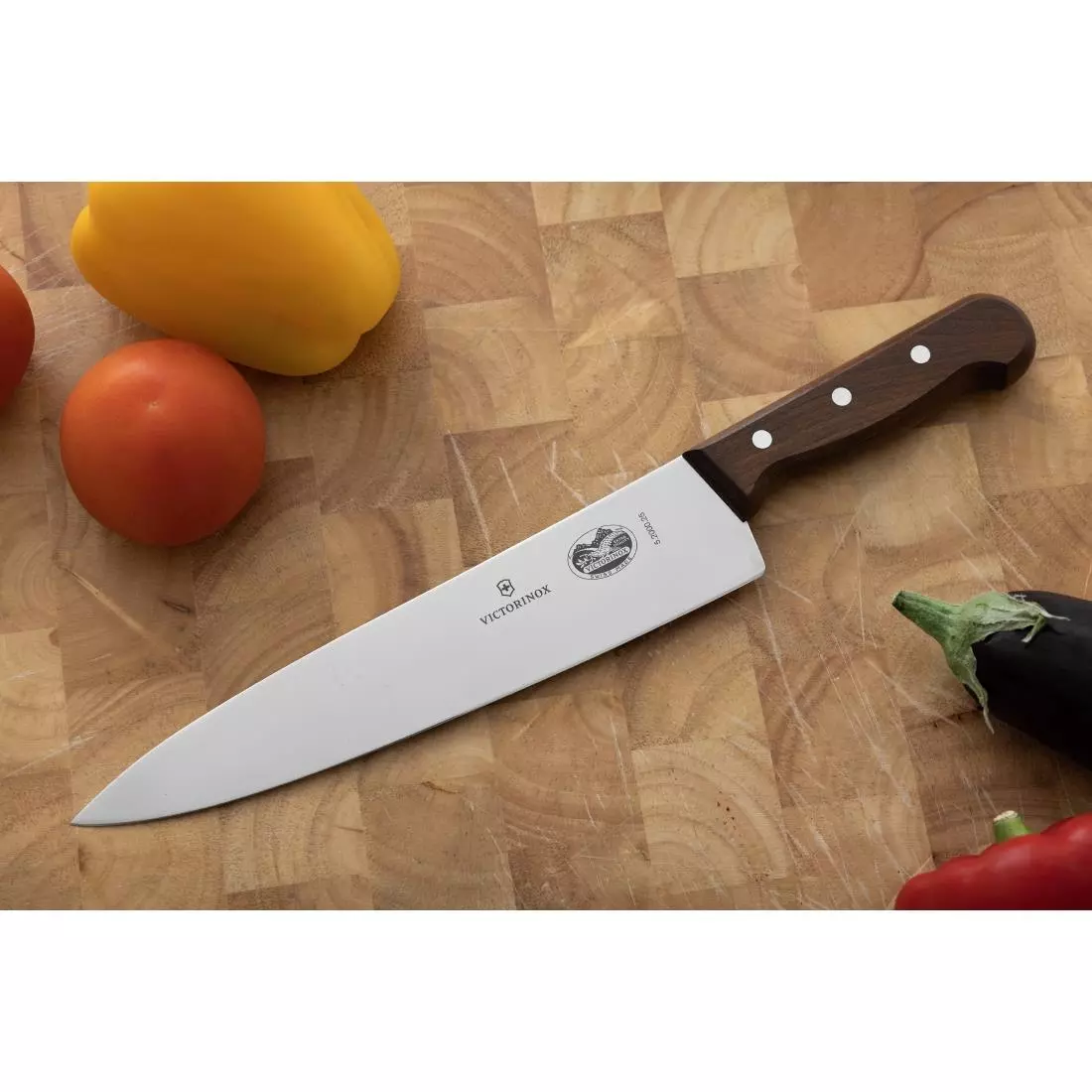 Een Victorinox koksmes met houten heft 25,5cm koop je bij ShopXPress