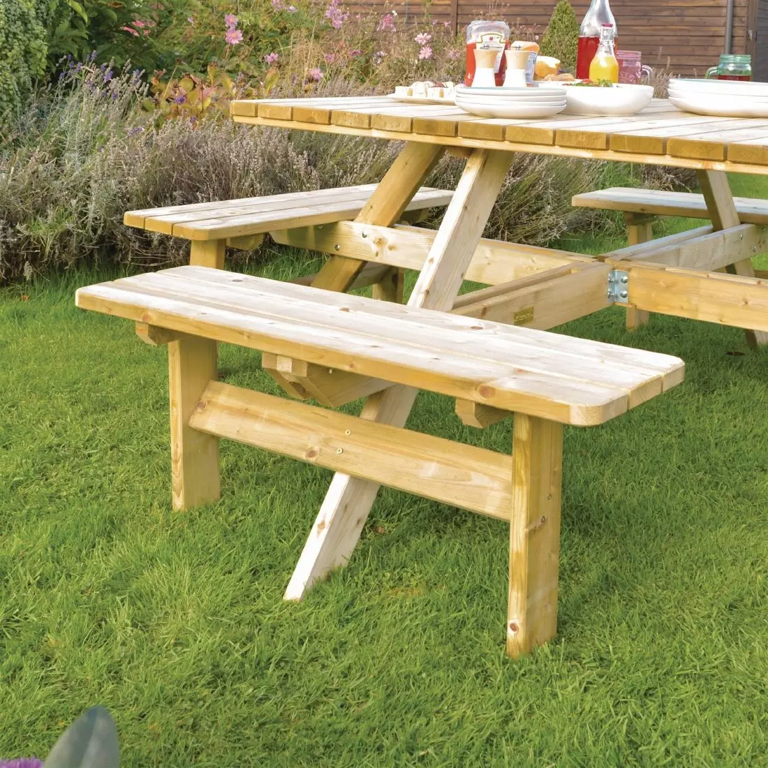 Een Rowlinson vierkante houten picknicktafel 198cm koop je bij ShopXPress