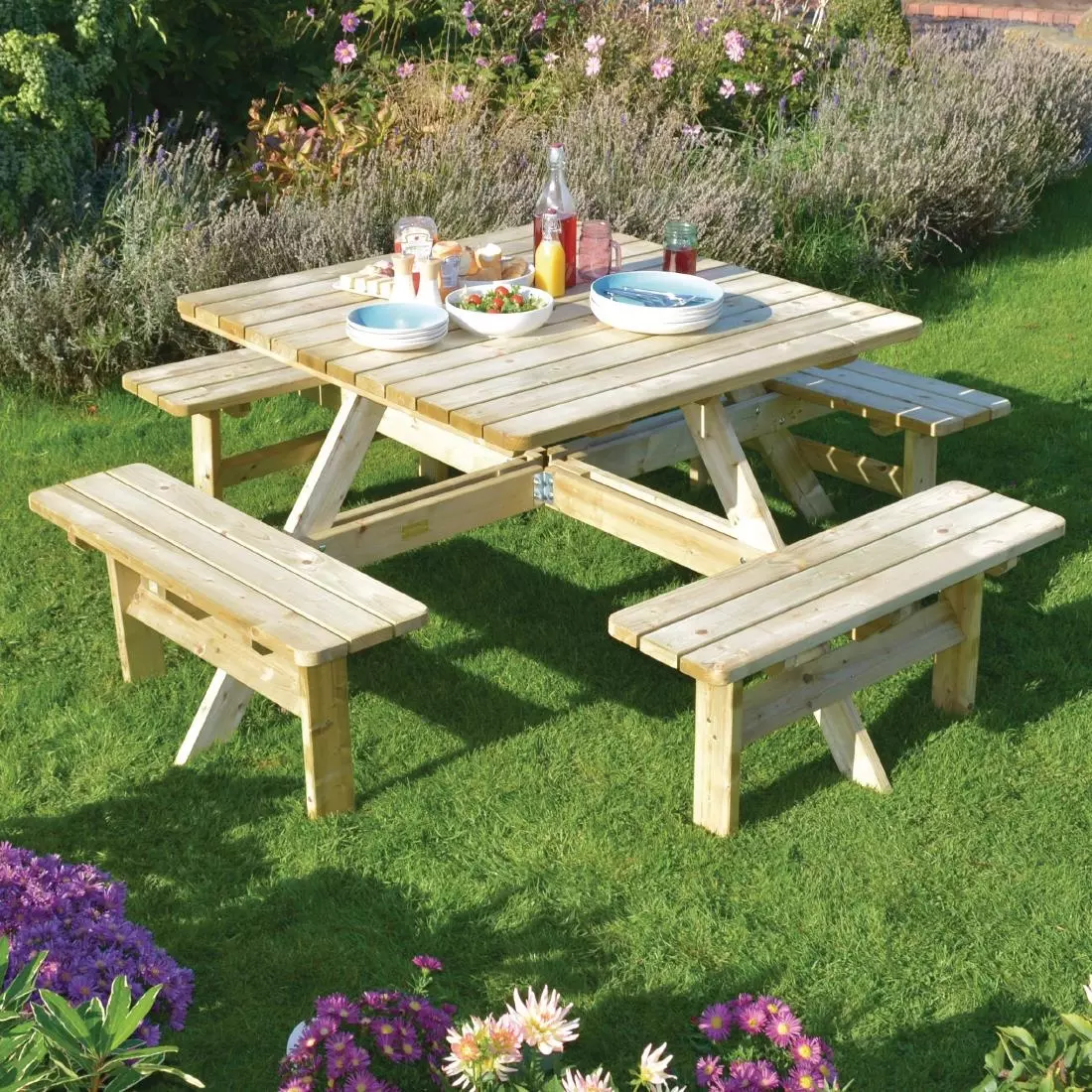 Een Rowlinson vierkante houten picknicktafel 198cm koop je bij ShopXPress