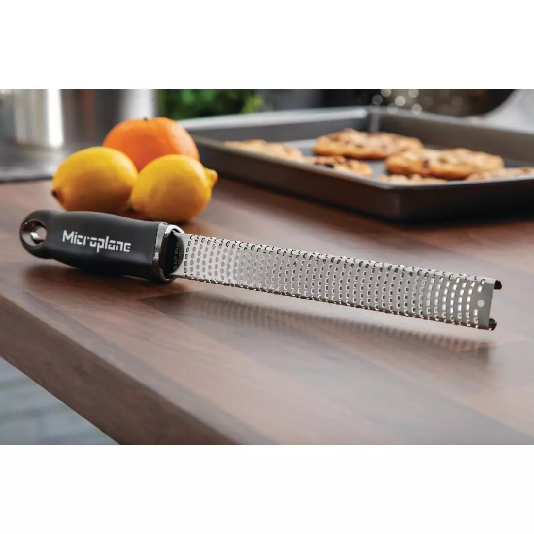 Een Microplane rasp en zesteur zwart koop je bij ShopXPress