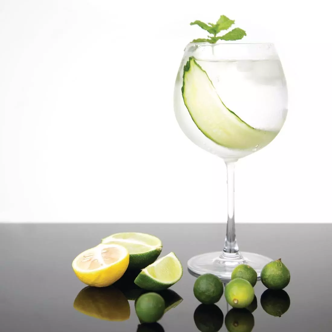 Een Olympia Bar Collection kristallen gin tonic glazen 645ml (6 stuks) koop je bij ShopXPress