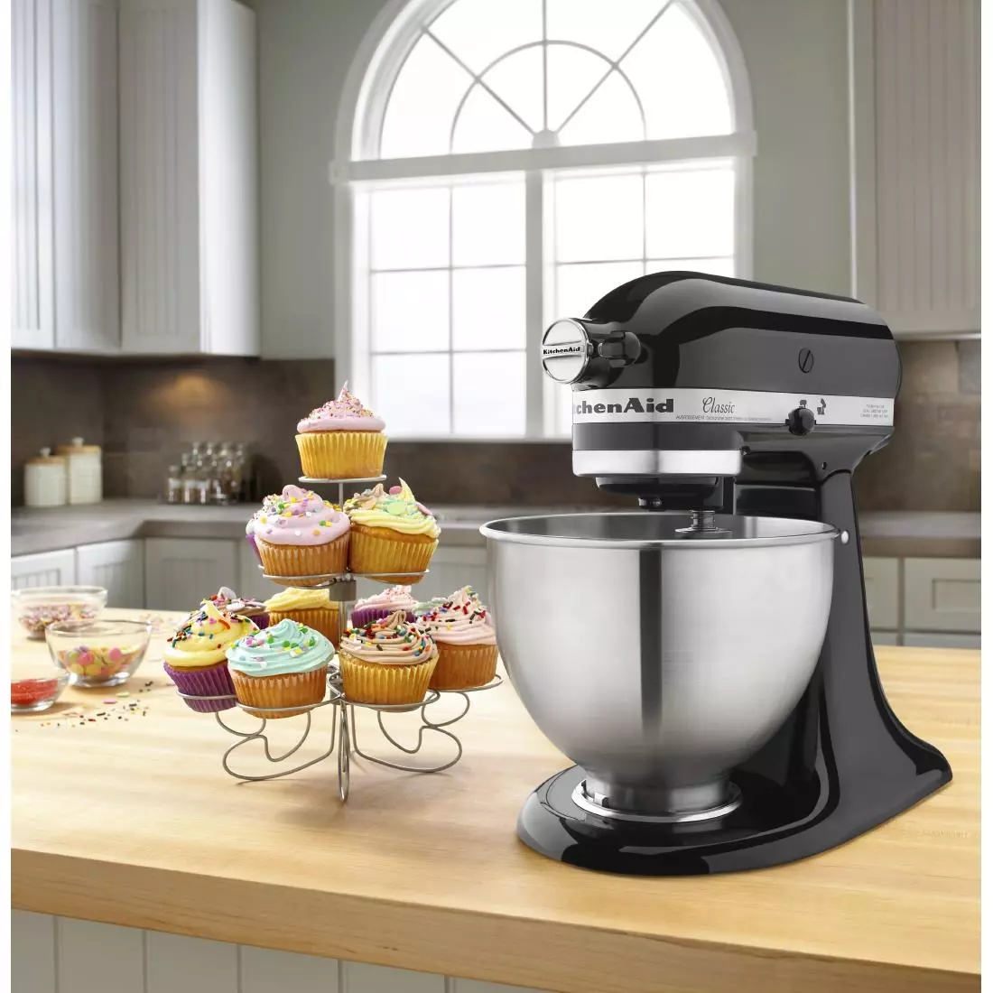 Een KitchenAid klassieke standmixer met kantelbare kop 4,3 liter 5K45SSEOB koop je bij ShopXPress