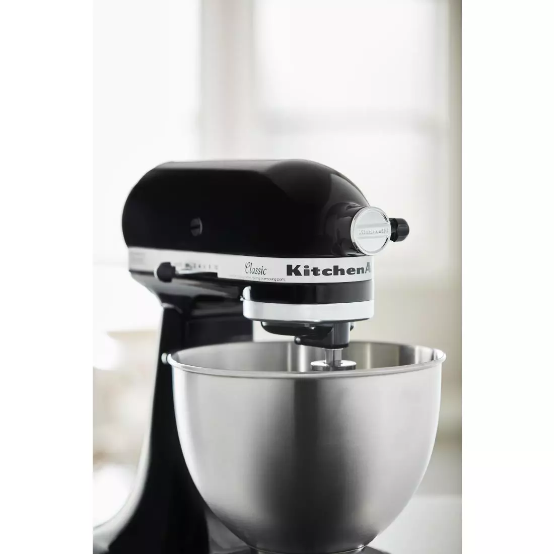 Een KitchenAid klassieke standmixer met kantelbare kop 4,3 liter 5K45SSEOB koop je bij ShopXPress