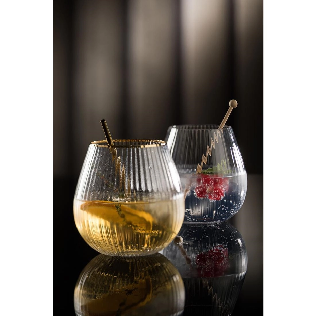 Een Utopia Hayworth Stemless Gin glazen met gouden rand, 650 ml (pak van 6) koop je bij ShopXPress