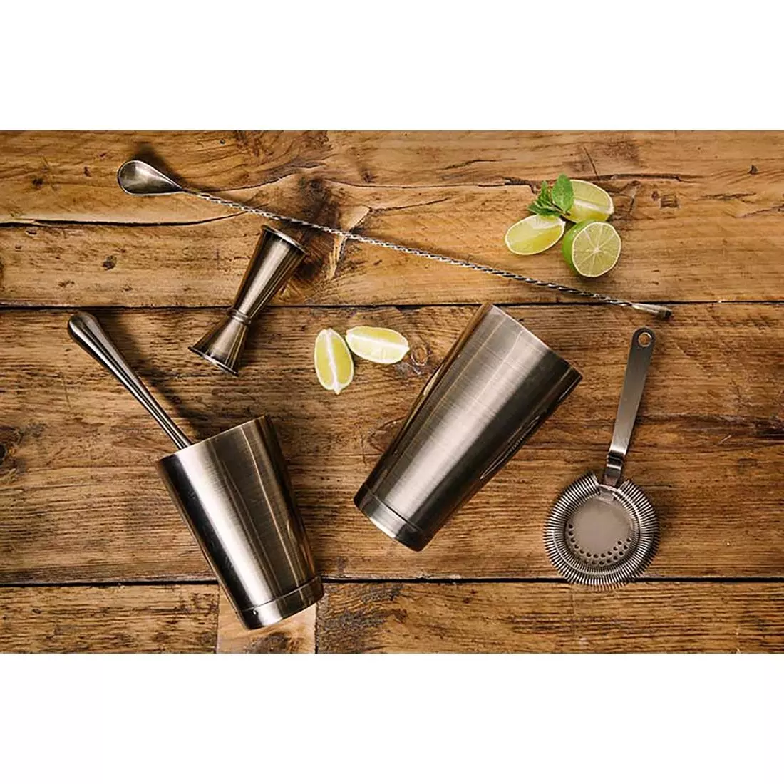 Een Beaumont gebogen Moscow Mule mok met antieke koperen afwerking 500ml koop je bij ShopXPress