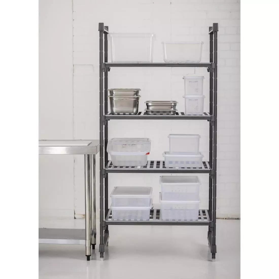 Een Cambro stelling 183cm hoog 4 planken - 54cm diep - 91,5cm breed koop je bij ShopXPress