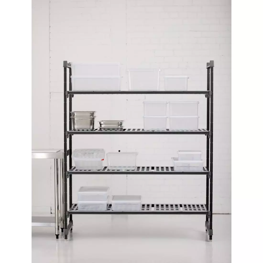 Een Cambro stelling 183cm hoog 4 schappen - 61cm diep - 152,5cm breed koop je bij ShopXPress