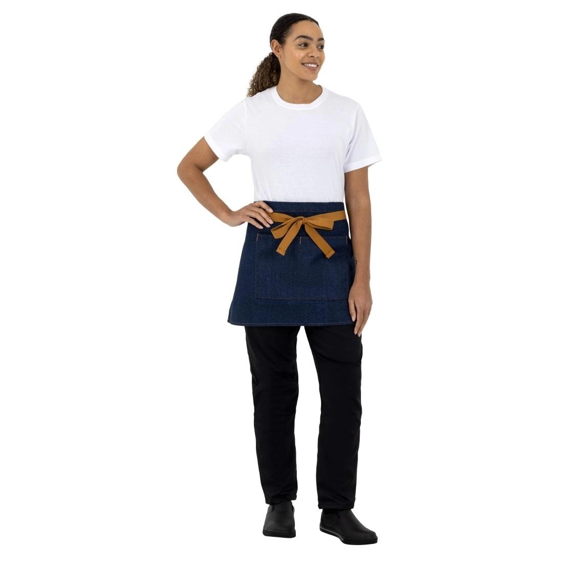 Vous pouvez acheter un Tablier serveur Southside denim bleu et ceinture ocre chez Supplierz BV