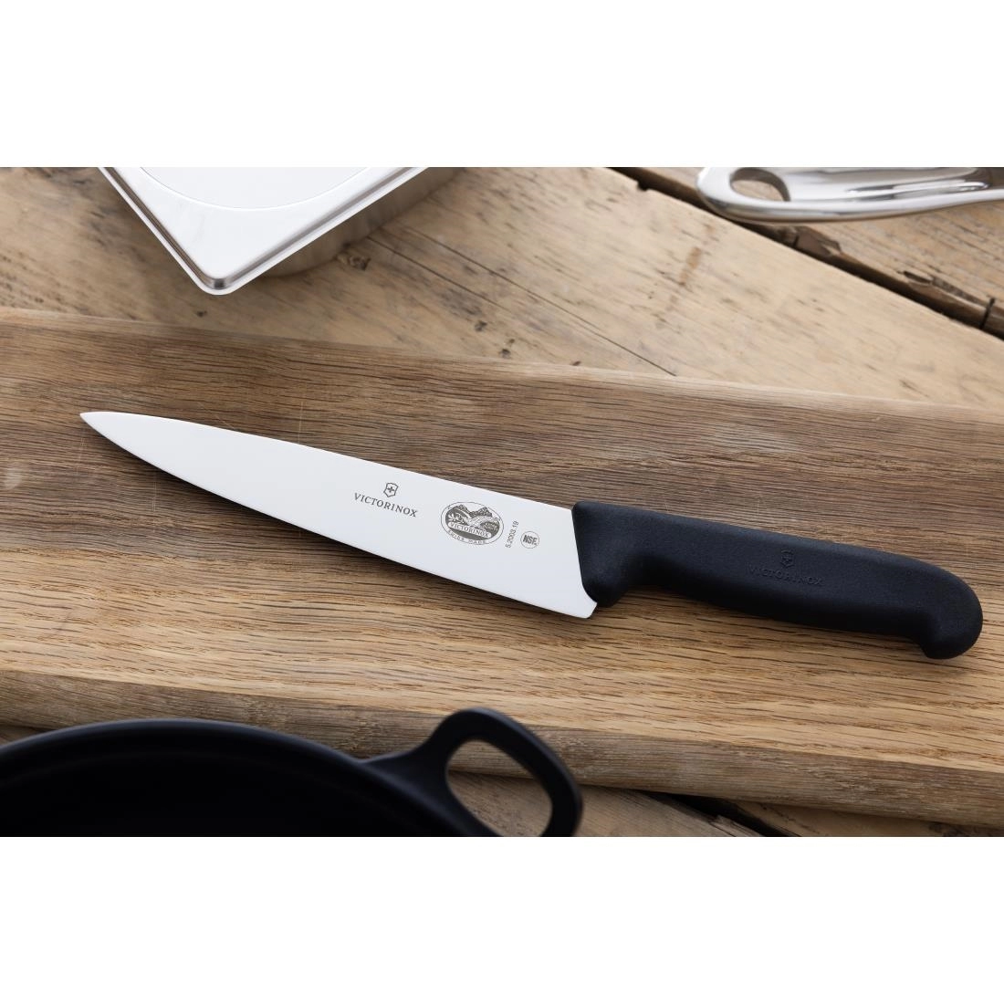 Een Victorinox Fibrox koksmes 19cm koop je bij Supplierz BV