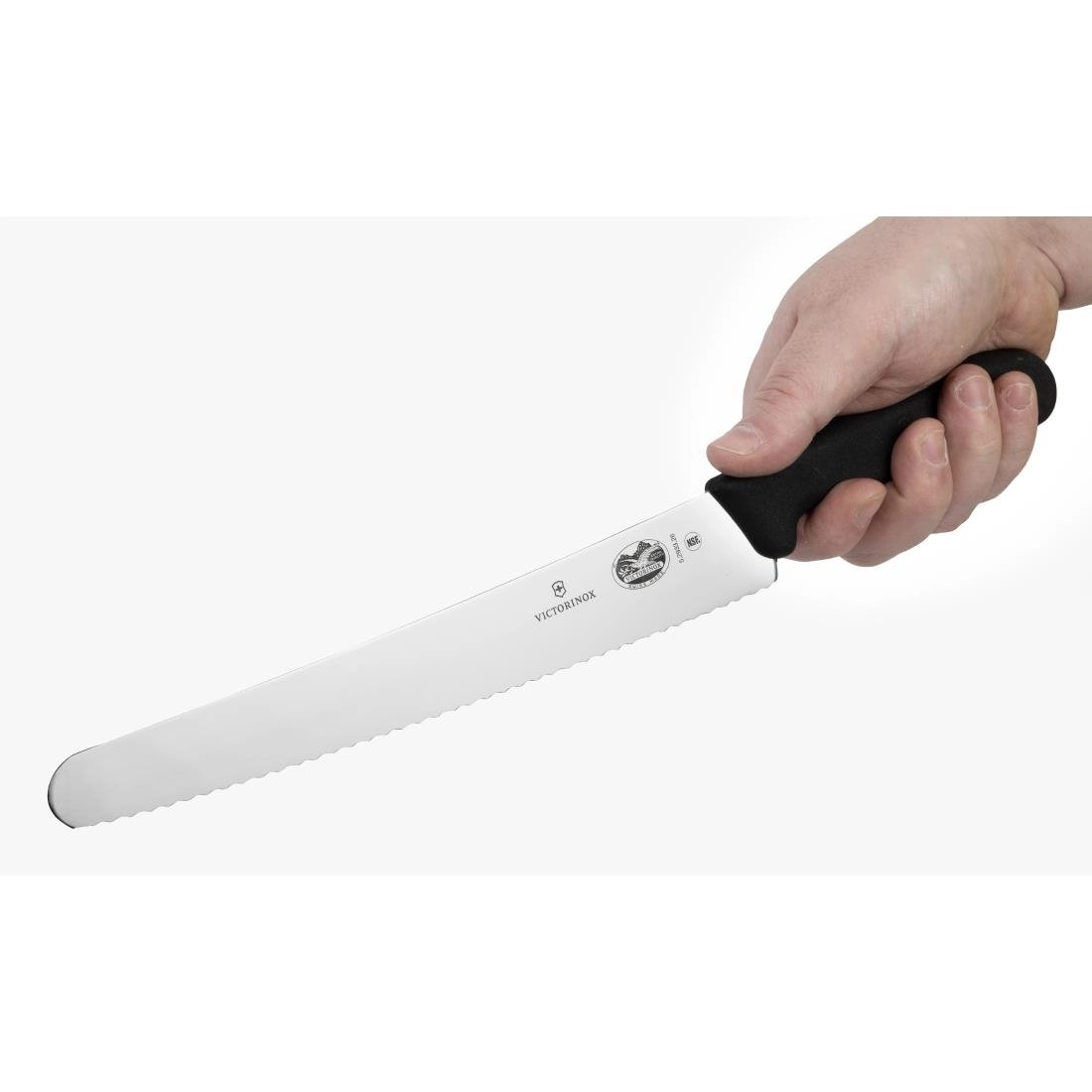 Sie können einen Victorinox Fibrox Konditormesser Wellenschliff 25,5cm bei Supplierz BV kaufen