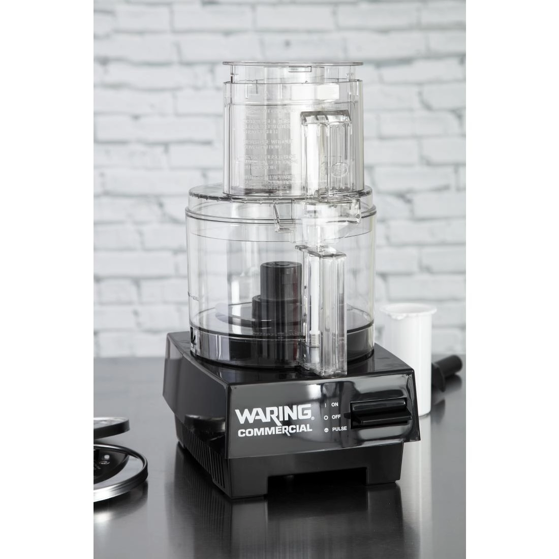 Vous pouvez acheter un Waring light-duty foodprocessor 1,75L WFP7E chez Supplierz BV