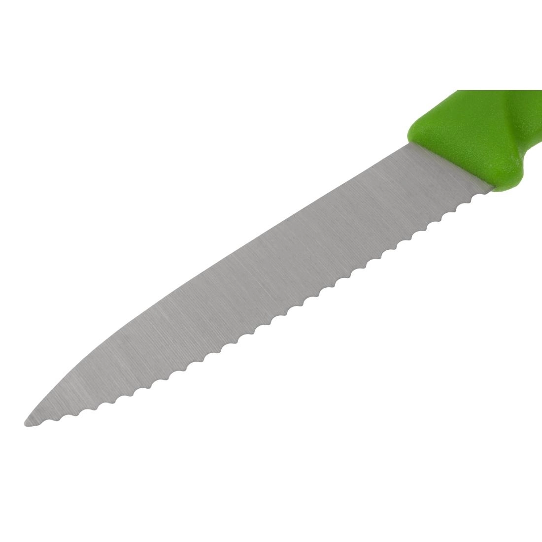 Een Victorinox gekarteld schilmesje groen 8cm koop je bij Supplierz BV