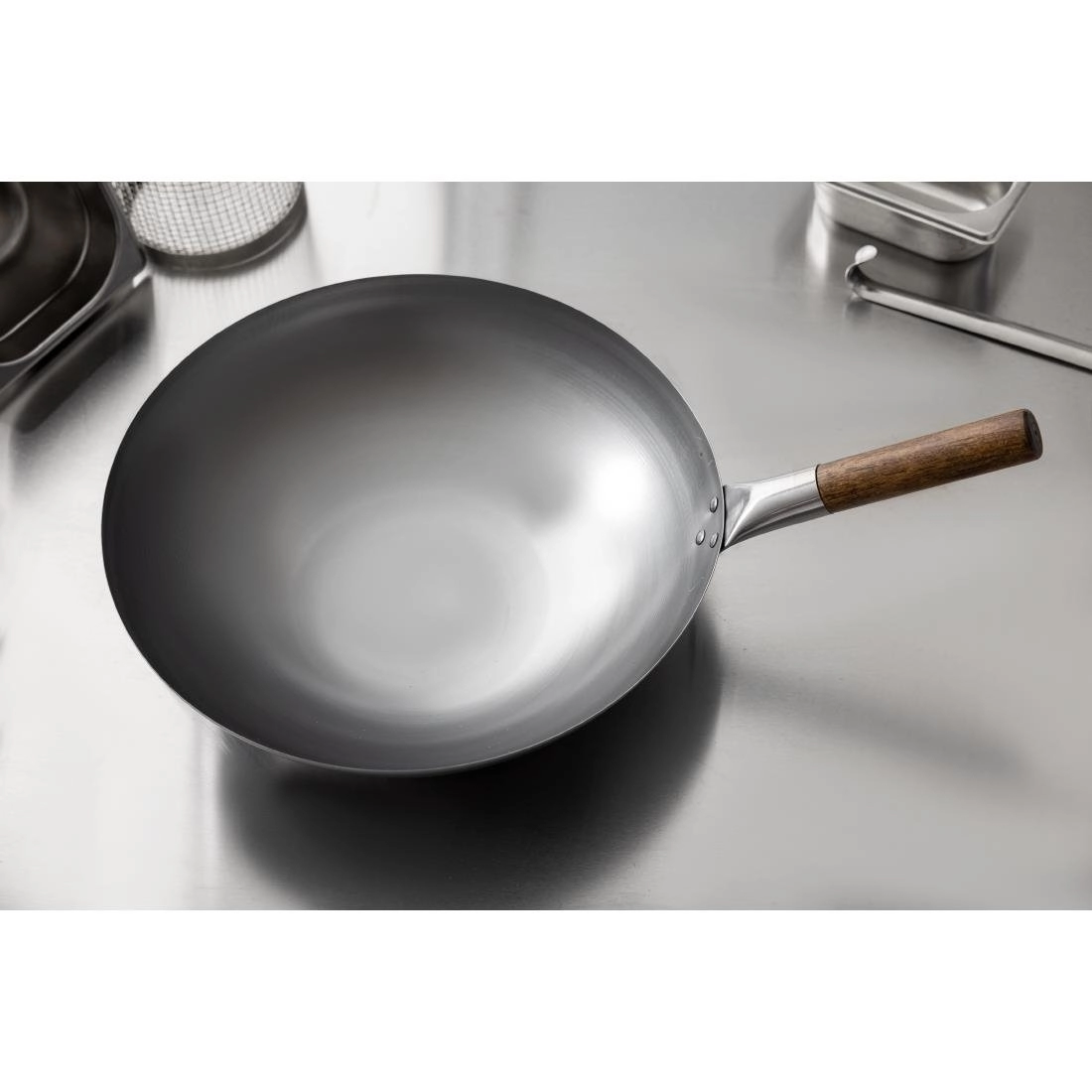 Een London Wok wok met ronde bodem 38cm koop je bij Supplierz BV