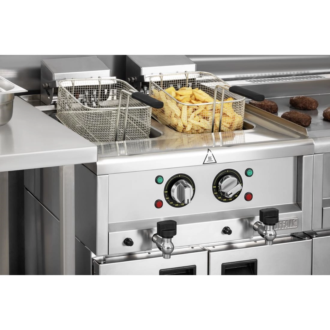 Vous pouvez acheter un Friteuse électrique double Buffalo Série 600 2 x 8L chez Supplierz BV