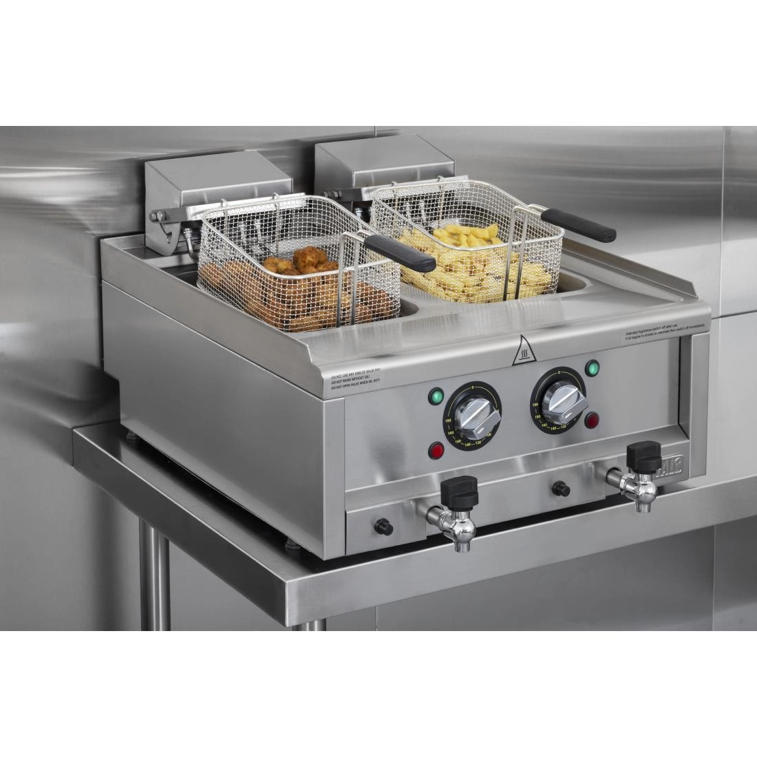 Vous pouvez acheter un Friteuse électrique double Buffalo Série 600 2 x 8L chez Supplierz BV