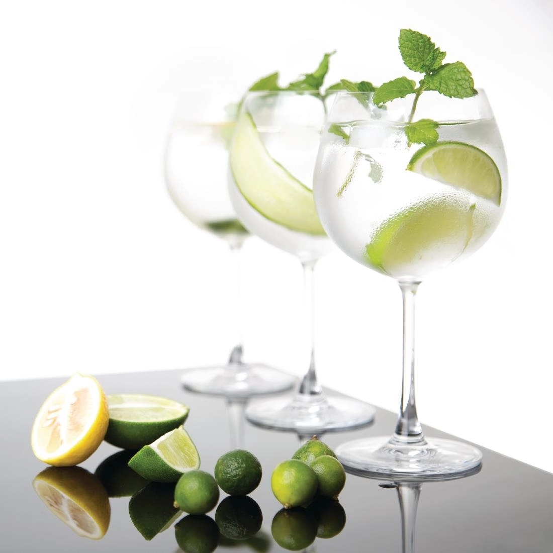 Een Olympia Bar Collection kristallen gin tonic glazen 645ml (6 stuks) koop je bij Supplierz BV