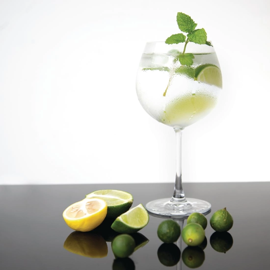 Een Olympia Bar Collection kristallen gin tonic glazen 645ml (6 stuks) koop je bij Supplierz BV