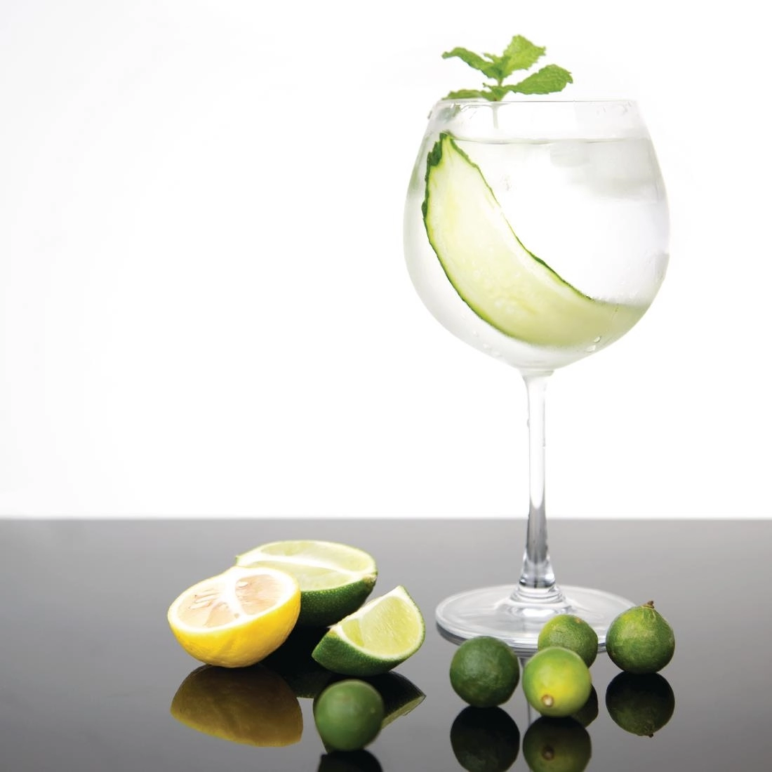 Een Olympia Bar Collection kristallen gin tonic glazen 645ml (6 stuks) koop je bij Supplierz BV