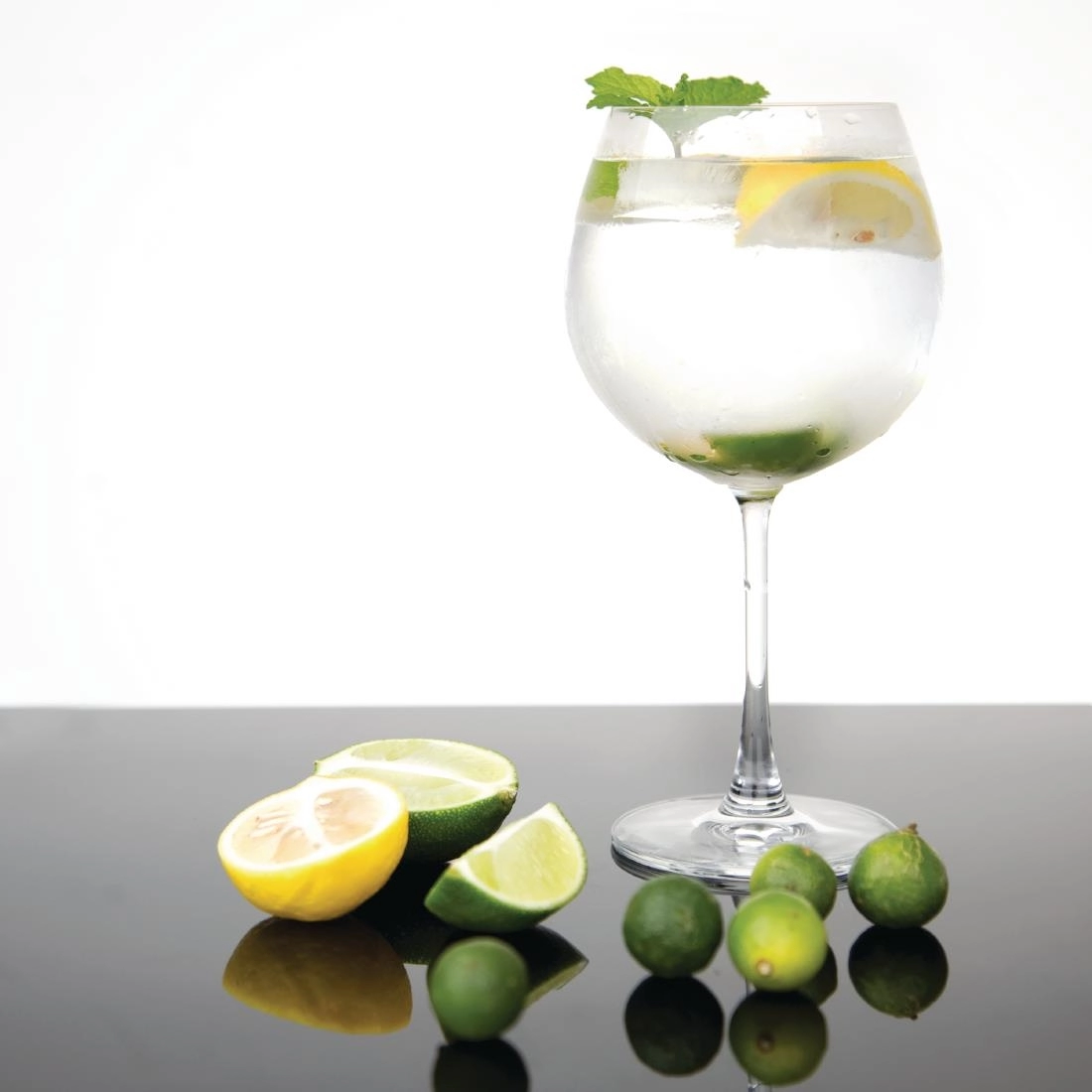 Een Olympia Bar Collection kristallen gin tonic glazen 645ml (6 stuks) koop je bij Supplierz BV