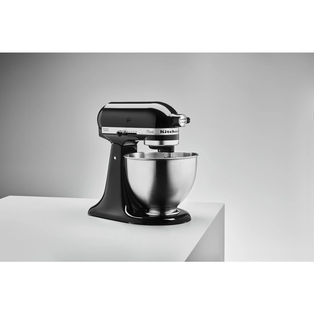 Een KitchenAid klassieke standmixer met kantelbare kop 4,3 liter 5K45SSEOB koop je bij Supplierz BV