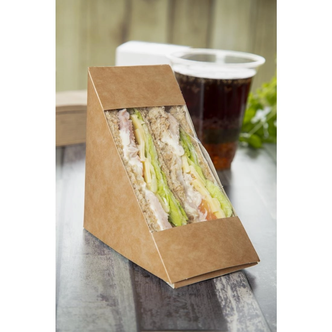 Een Colpac recyclebare driehoekige kraft sandwichboxen met PLA-venster (500 stuks) koop je bij Supplierz BV