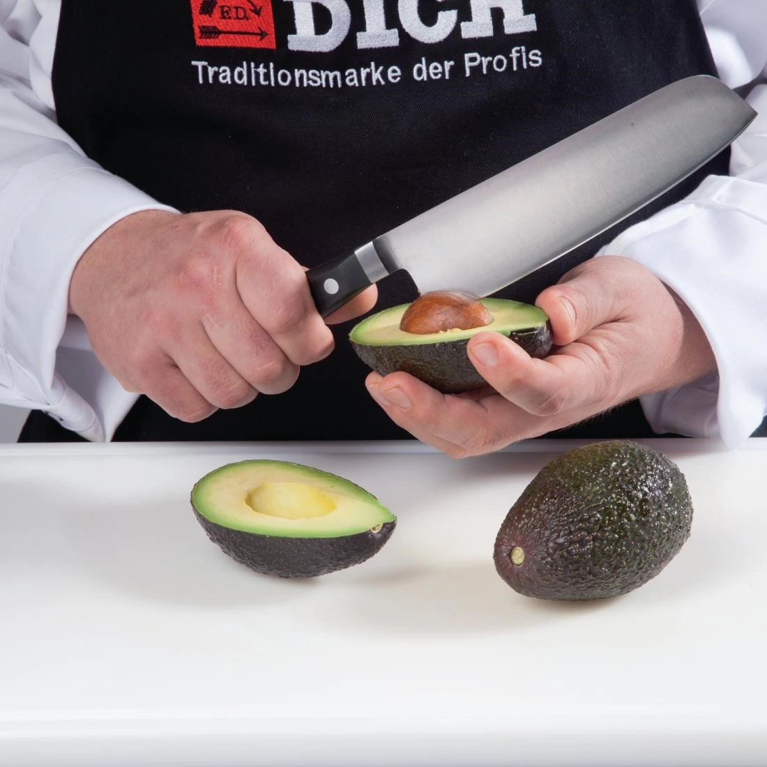 Sie können einen Dick Premier Plus Santoku 18cm bei Supplierz BV kaufen