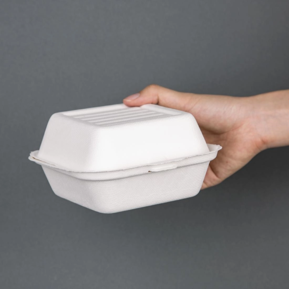 Buy your Fiesta Compostable bagasse hamburgerbakjes 153mm (500 stuks) at Supplierz BV