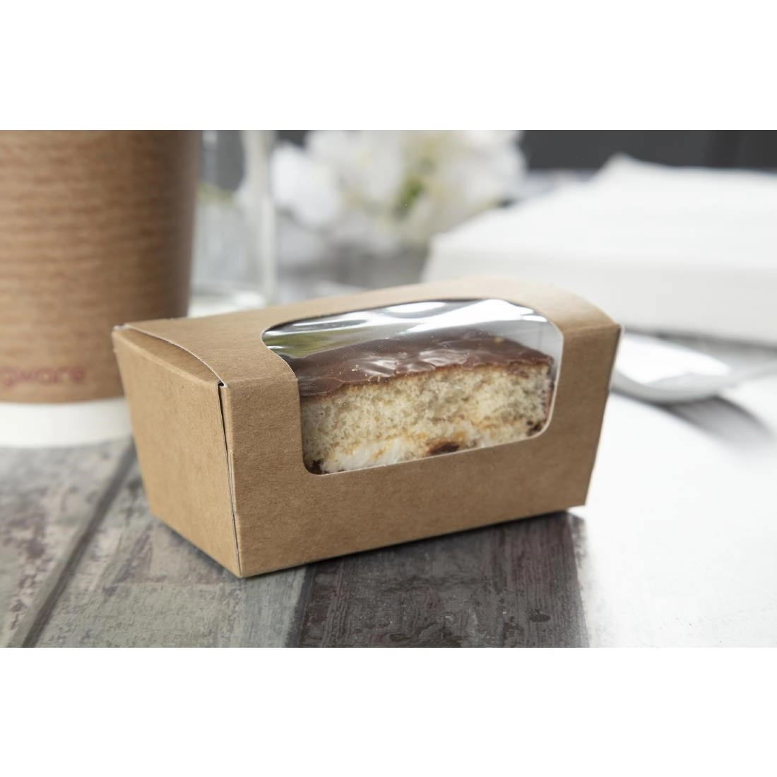 Vous pouvez acheter un Boîtes à gâteau rectangulaires kraft compostables avec fenêtre Colpac (lot de 500) chez Supplierz BV